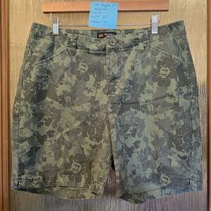Lee Women's Green Floral Bermudas